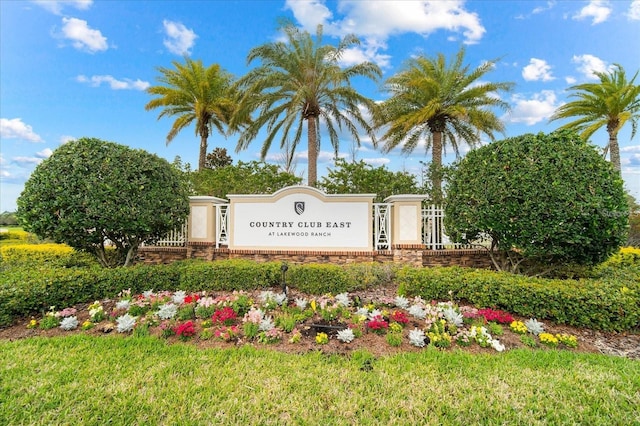 view of community / neighborhood sign