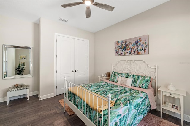 bedroom featuring ceiling fan, dark hardwood / wood-style flooring, and a closet