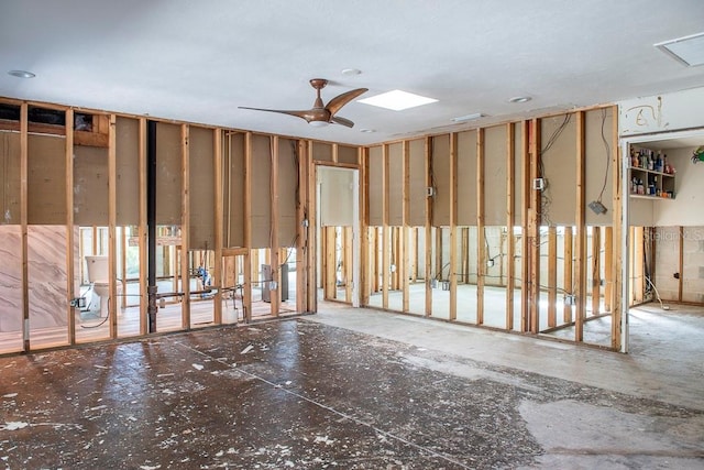 miscellaneous room with ceiling fan