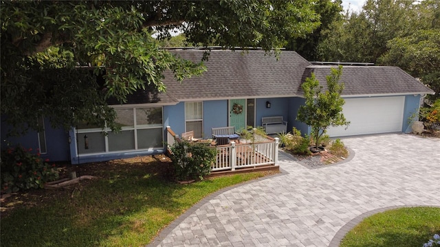 view of front facade featuring a garage