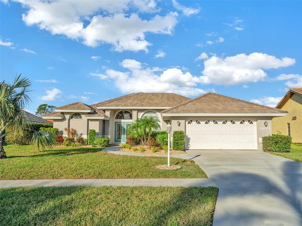 view of front of house featuring a garage and a front yard