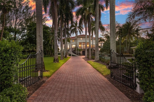 view of community featuring a lawn