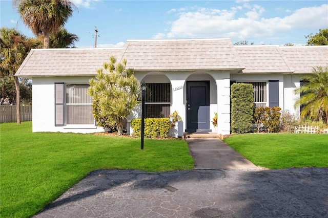 ranch-style home with a front yard