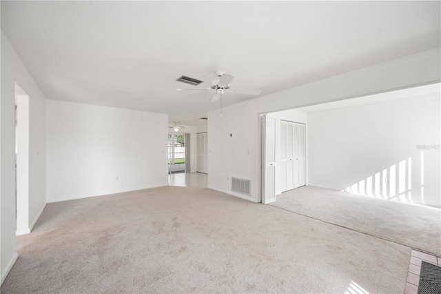 carpeted empty room featuring ceiling fan