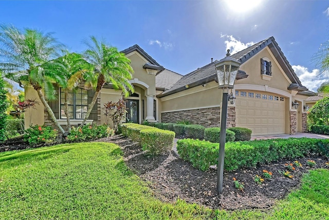 view of front facade featuring a garage and a front yard