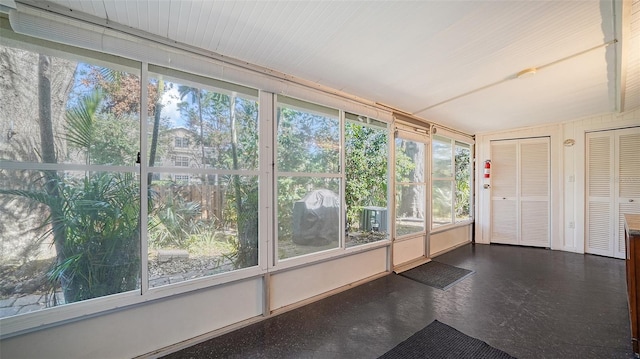 unfurnished sunroom with a healthy amount of sunlight and vaulted ceiling