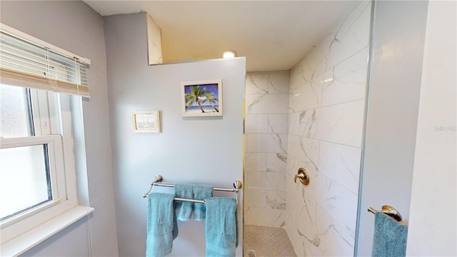 bathroom featuring a tile shower