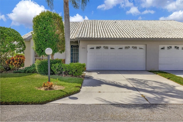 view of front of property featuring a front yard and a garage