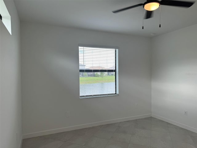 empty room featuring ceiling fan