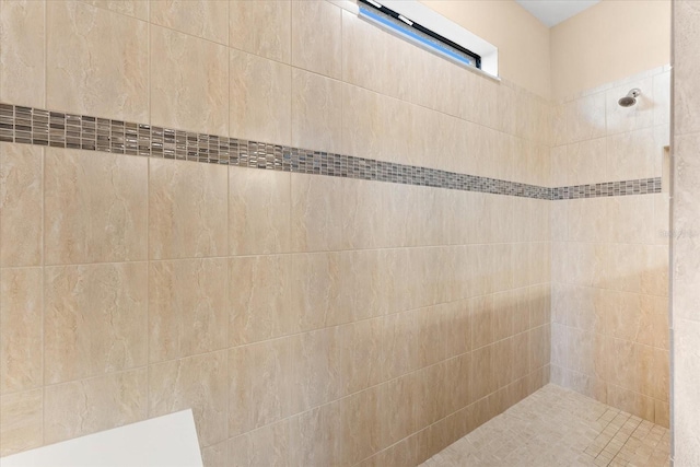 bathroom featuring a tile shower