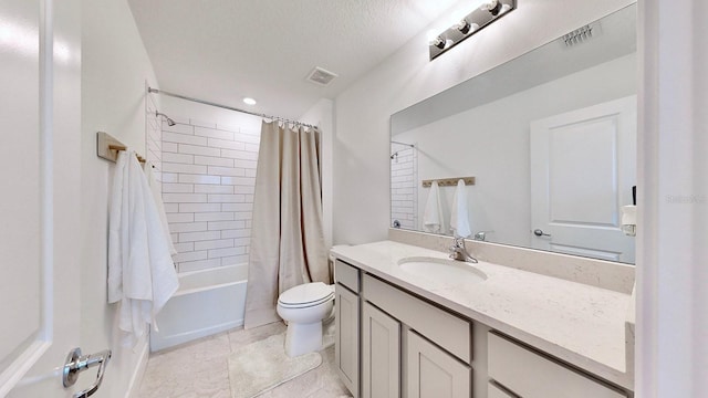 full bathroom featuring shower / bathtub combination with curtain, vanity, a textured ceiling, and toilet