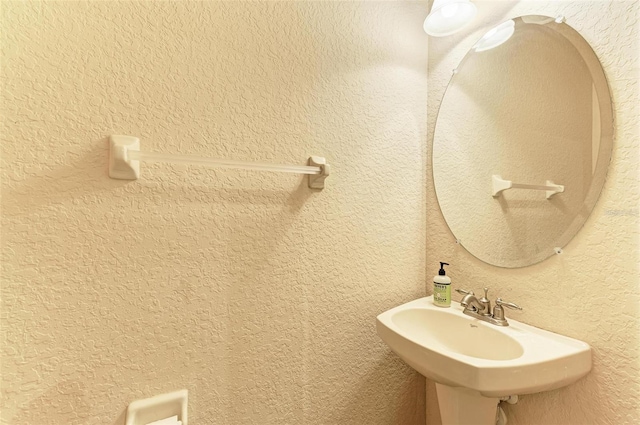 bathroom featuring sink