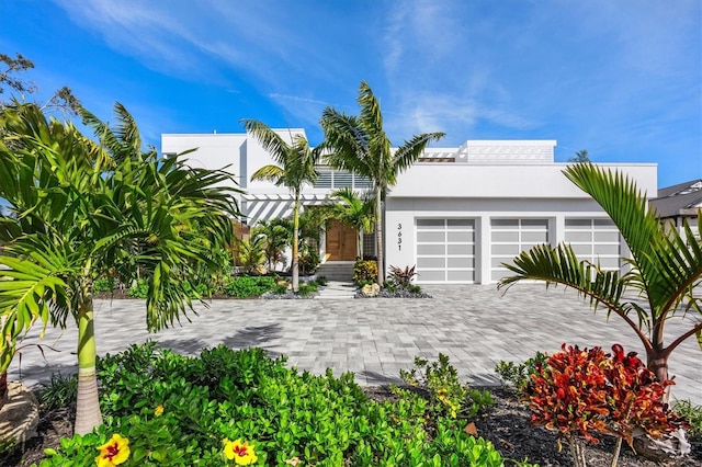 view of front facade featuring a garage