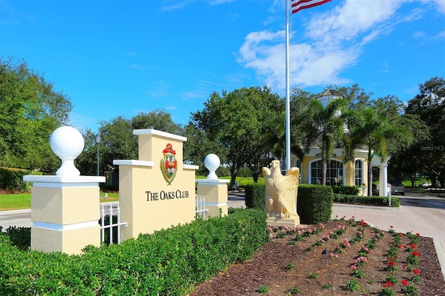 view of community / neighborhood sign