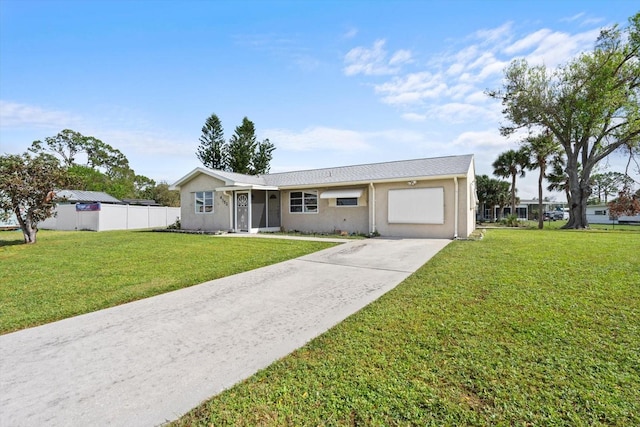 ranch-style house featuring a front lawn and a garage