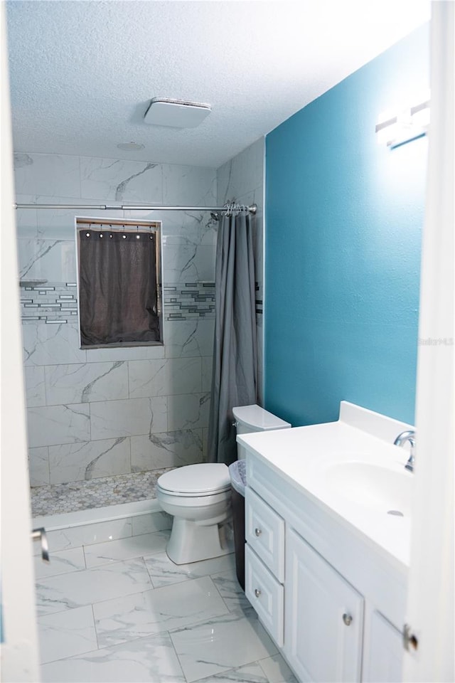 bathroom with a shower with curtain, a textured ceiling, toilet, and vanity