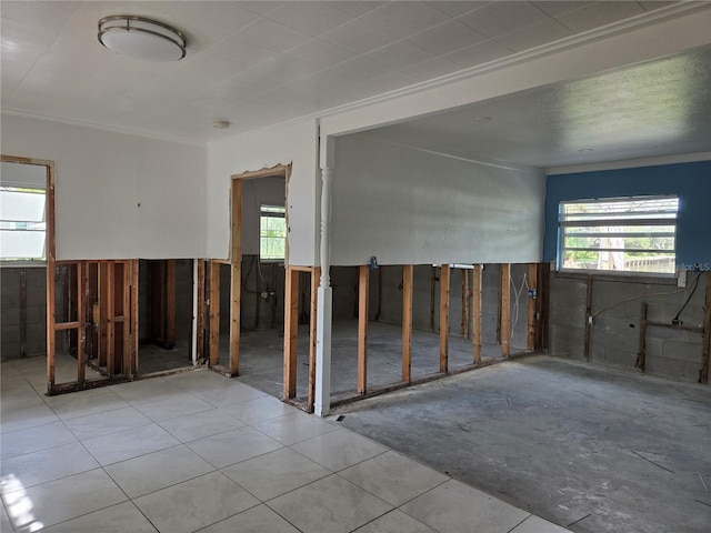 empty room with ornamental molding