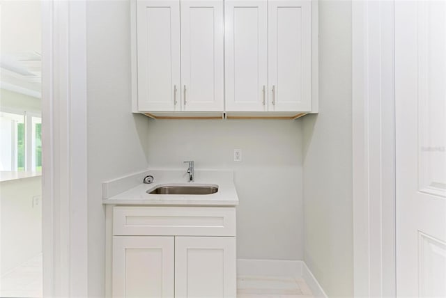 laundry room with sink and light tile patterned floors