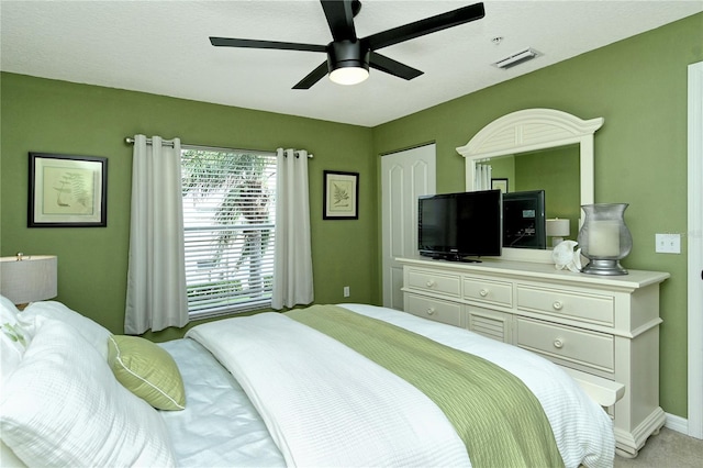 bedroom with ceiling fan