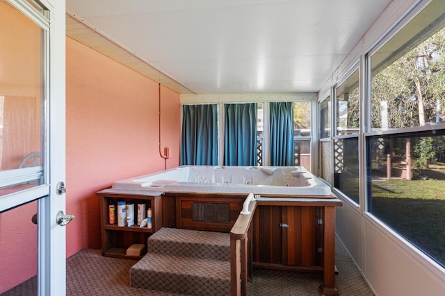 sunroom / solarium with a jacuzzi