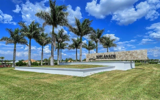 view of community featuring a lawn