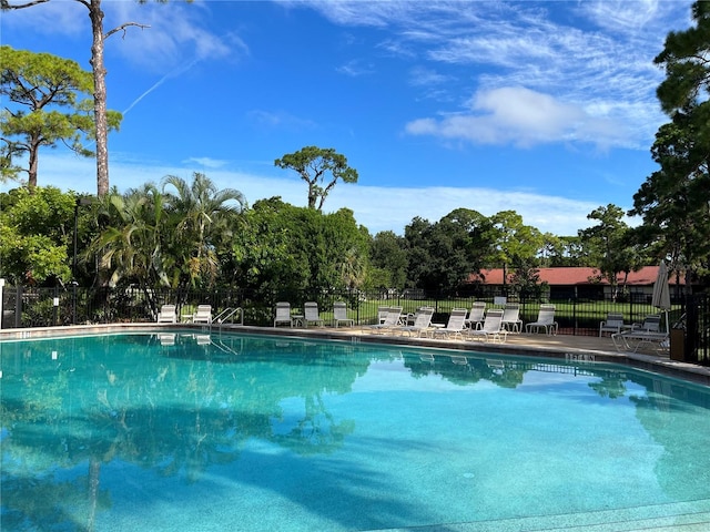 3711 Pinecone Ct Unit 168, Sarasota, FL 34238 - community pool with fence