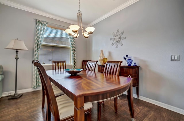 dining space featuring dark hardwood / wood-style flooring, a notable chandelier, and crown molding