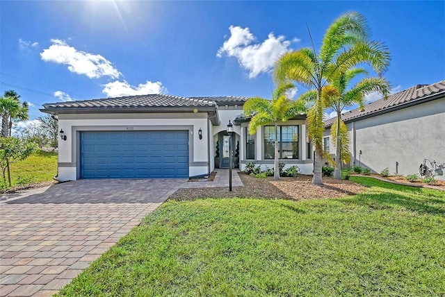 view of front facade with a garage and a front yard