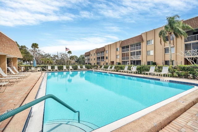 view of swimming pool