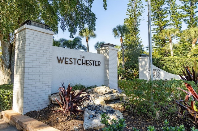 view of community / neighborhood sign