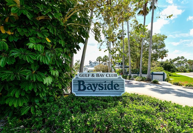 view of community / neighborhood sign