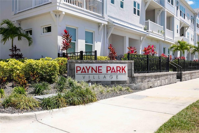 view of community / neighborhood sign