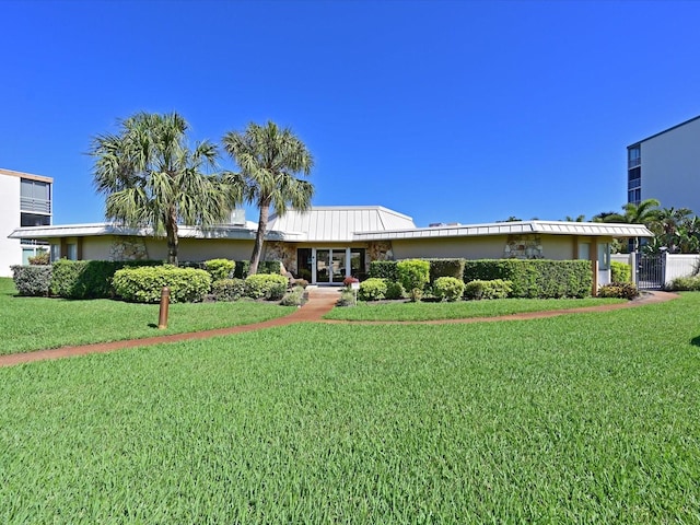 view of front of property with a front yard