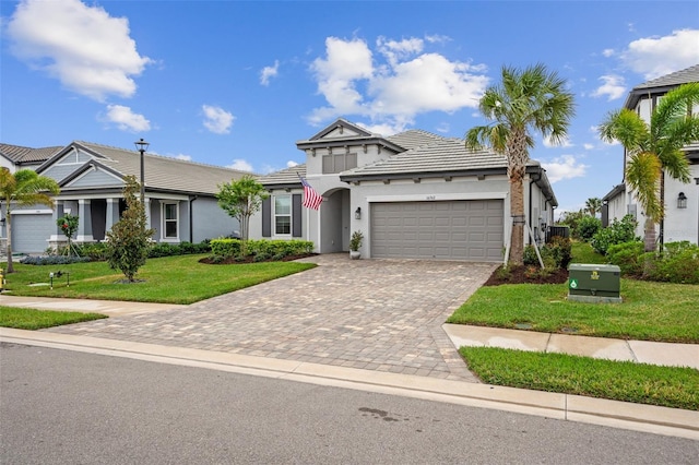 view of front facade featuring a front yard and a garage