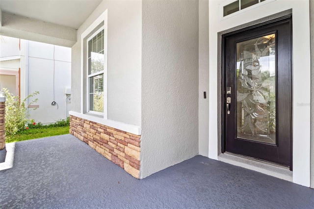 entrance to property featuring covered porch