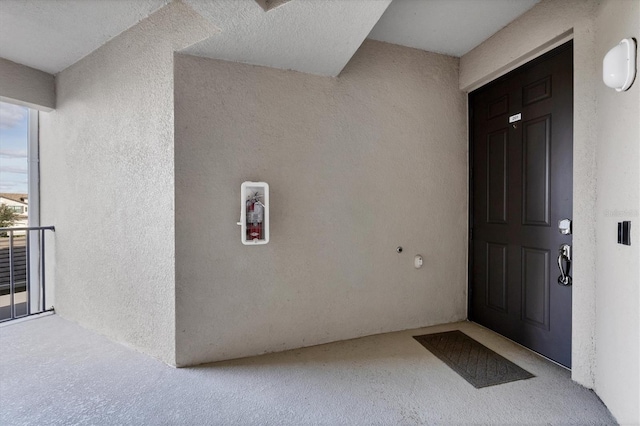 property entrance featuring a balcony