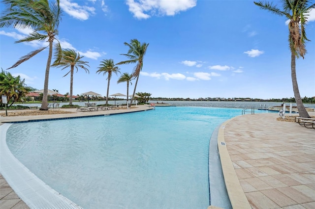 view of pool featuring a water view