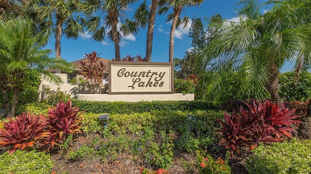 view of community / neighborhood sign