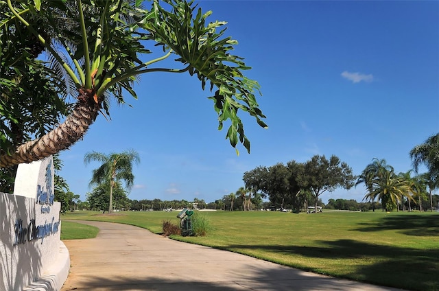 view of property's community featuring a yard