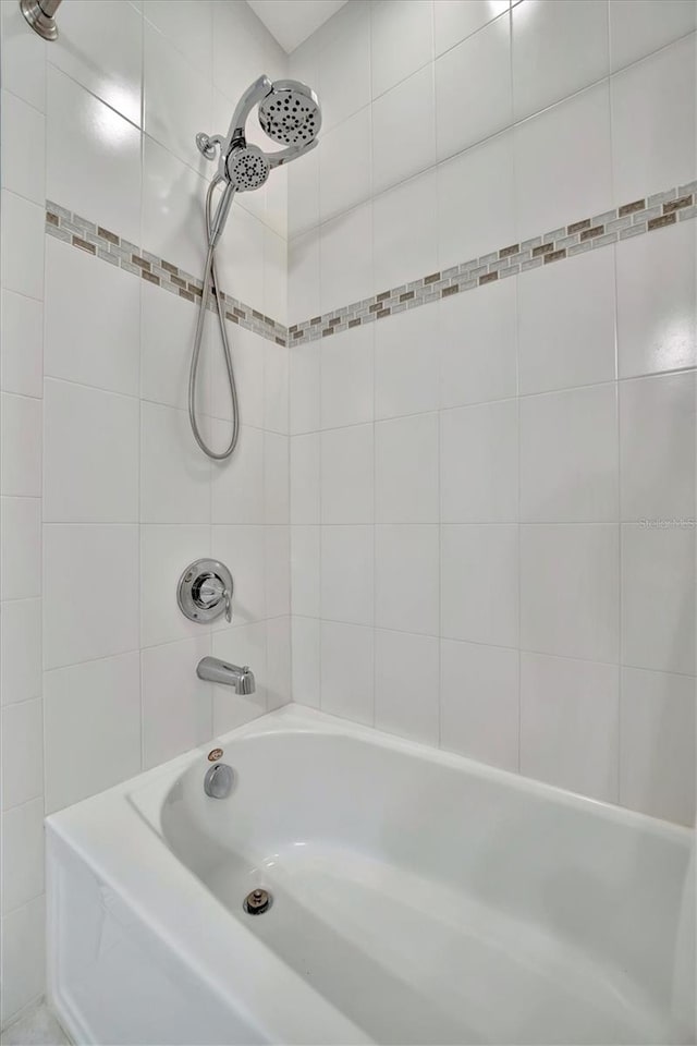 bathroom featuring tiled shower / bath combo