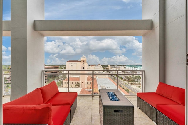 balcony featuring an outdoor living space with a fire pit