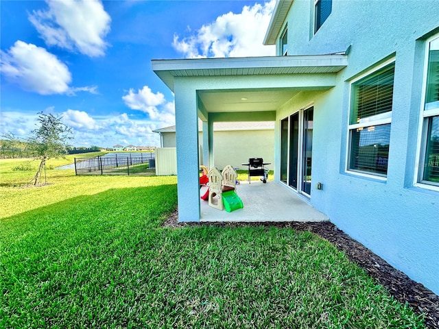 view of yard with a patio area