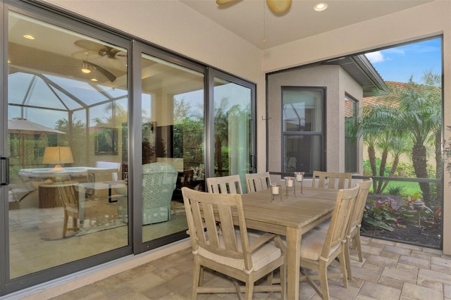 sunroom with ceiling fan