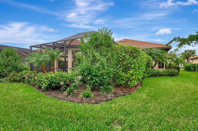 view of yard with a lanai