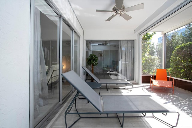 sunroom featuring ceiling fan