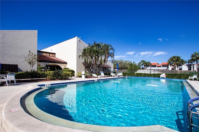 view of swimming pool