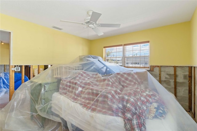 bedroom with ceiling fan