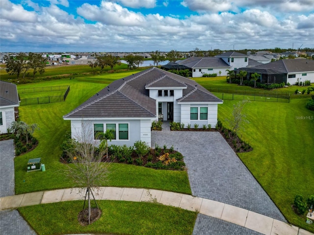 ranch-style house featuring a front yard