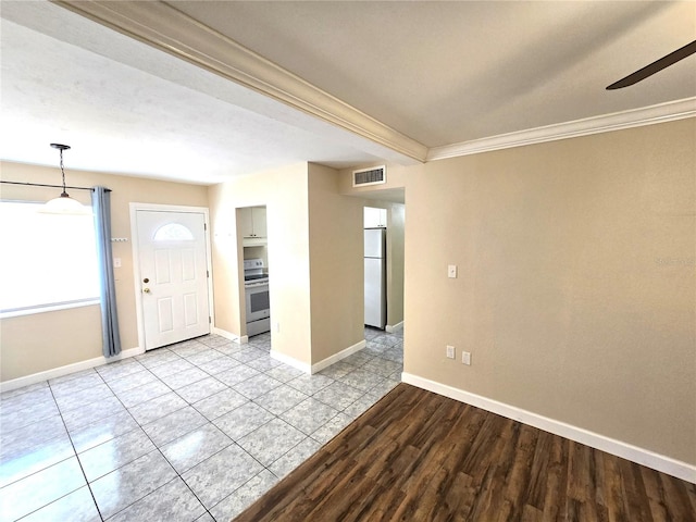 entryway with light wood-type flooring, ceiling fan, and crown molding