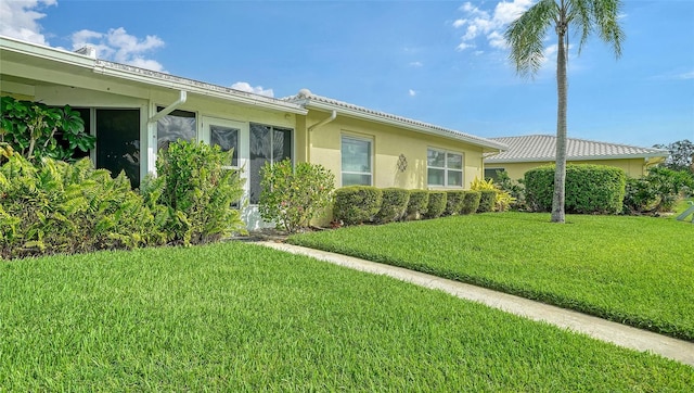 exterior space featuring a front yard